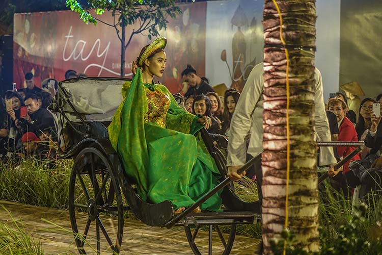 Hoi An Vietnam - Water Front Fashion Show By Night