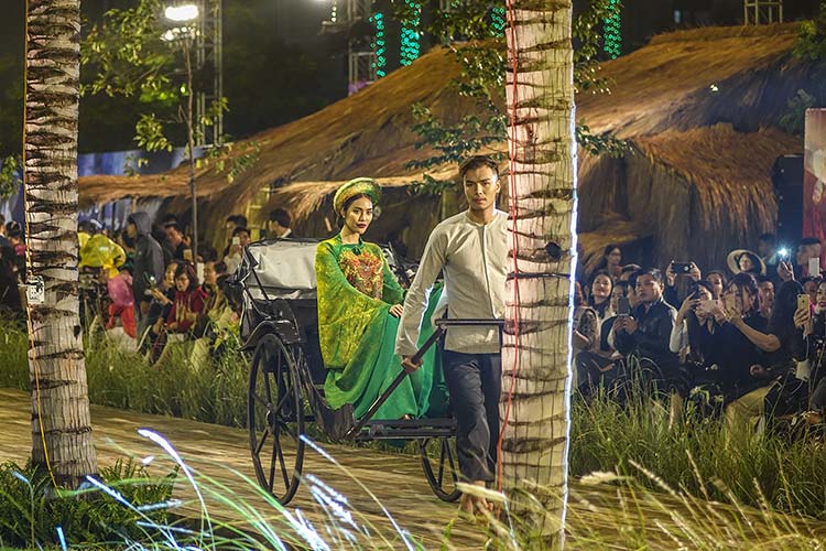 Hoi An Vietnam -What Do Vietnamese Women Wear Today?