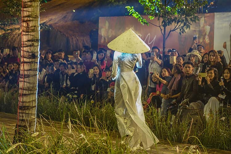 Hoi An Vietnam - Water Front Fashion Show By Night