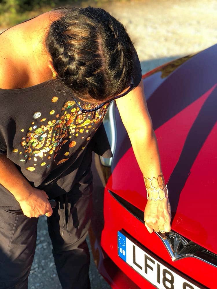 TeslasD100-MenStyleFashion-2018-electric-car-reviewed--car-storage