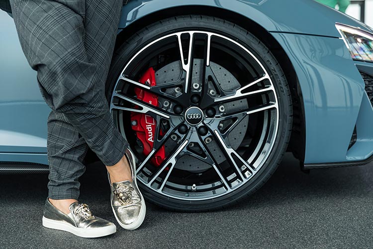 Audi R8 V10 Performance Quattro - Runway Trends 2019