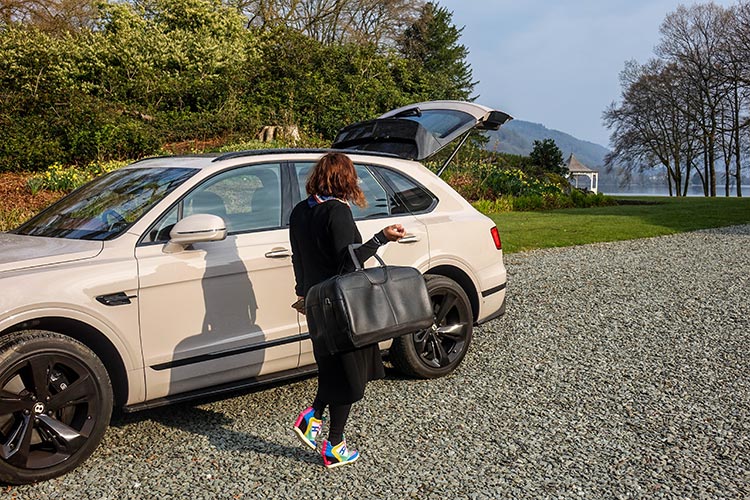 Bentley Bentayga SUV V8 Continental weekender calf leather bag sapphire Gracie Opulanza 2019 (1)