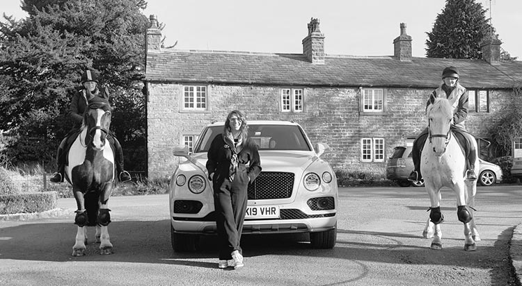 Bentley bentayga SUV V8 Gracie Opulanza fashion lifestyle (1)