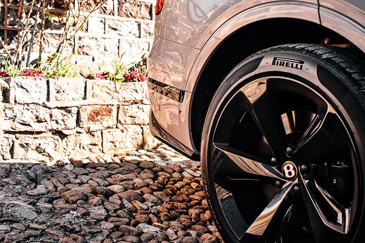 Bentley Bentayga SUV V8 Gracie Opulanza 2019