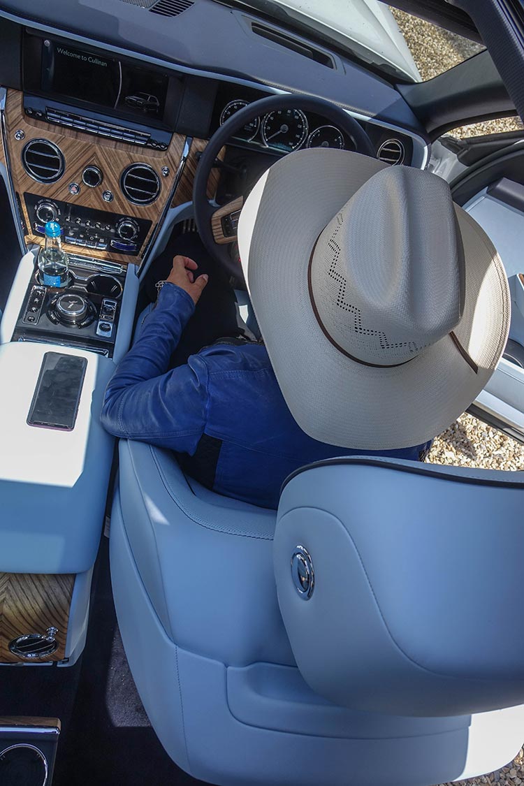 Rolls Royce Cullinan SUV MenStyleFashion 2019 Artic White United Kingdom (5) Gracie Opulanza Fashion