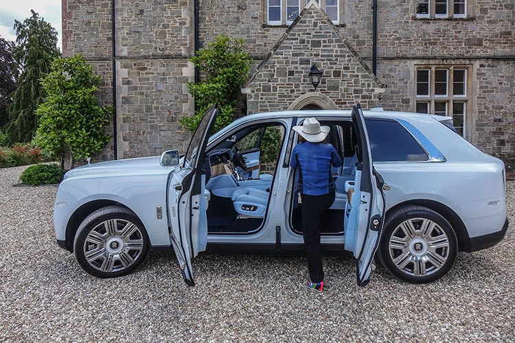 Rolls Royce Cullinan SUV MenStyleFashion 2019 Artic White United Kingdom (5) Gracie Opulanza Fashion