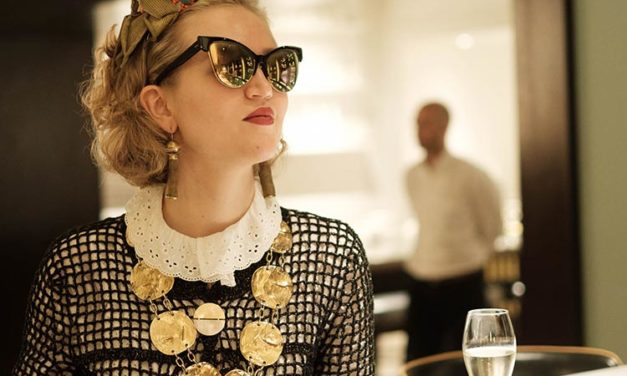 Black Noir Crochet Knitwear & Vintage Gold Accents: Style Tips for Hotel Stays