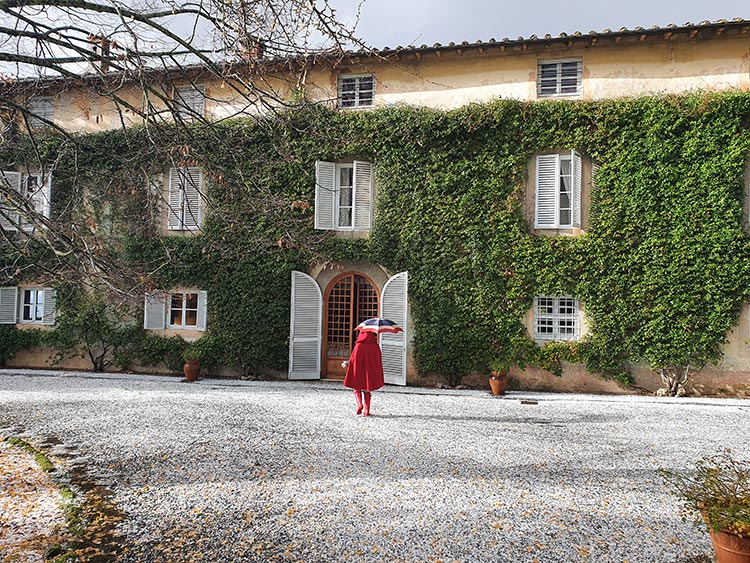 red-cape-fattoria-mansi-bernardini