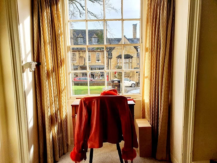 Aston Martin Fashion Tips - James Bond 2020 Gracie Opulanza 2020 fashion lifestyle review UK (5)