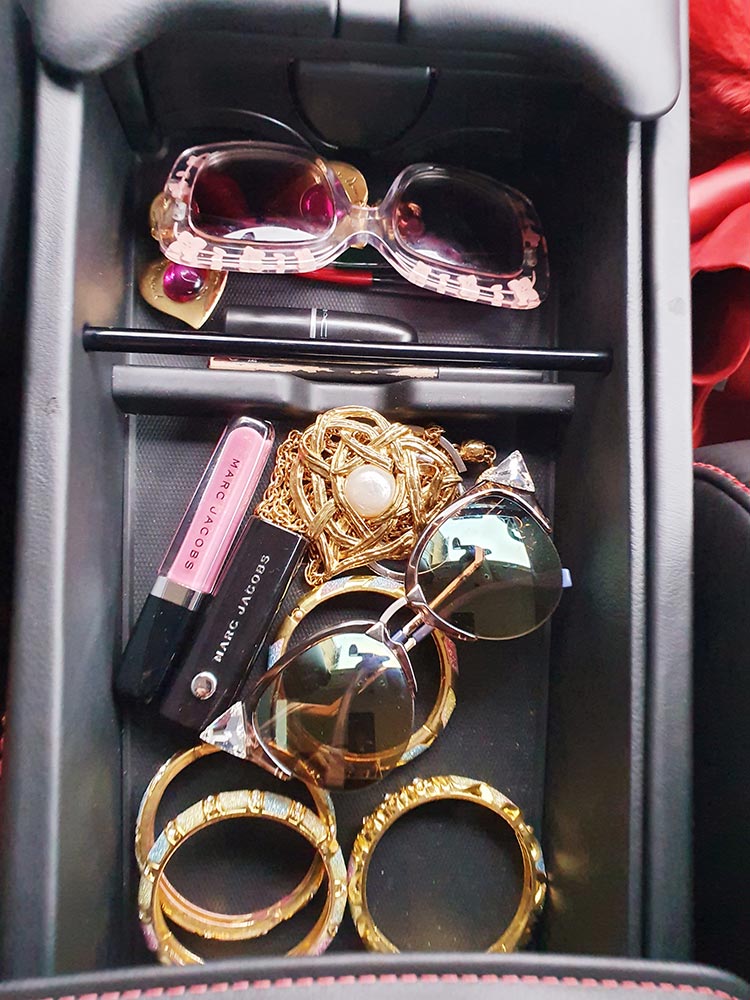 Gracie Opulanza Aston Martin DB11 MenStyleFashion review 2020 (2)