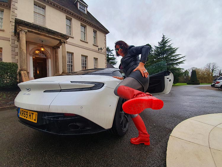 Gracie Opulanza Aston Martin DB11 MenStyleFashion review 2020 (2)
