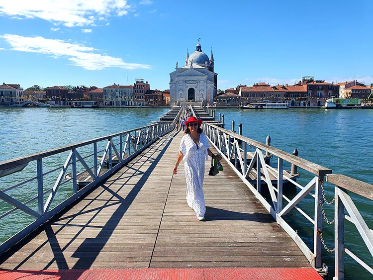 Stetson Red Cowboy hat Gracie Opulanza 2020 Venice (2)