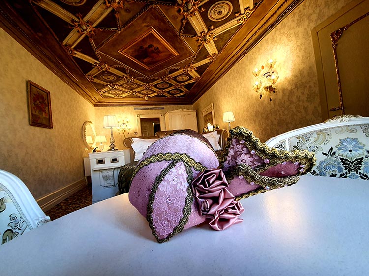 Venice - Head Piece Art Gracie Opulanza summer 2020 Italy Ego Boutique Hotel (6)