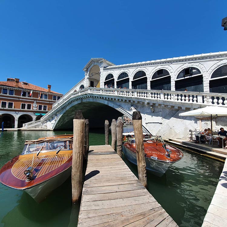 How To Wear Coral Reef venice italy 2020 rialto bridge (2)