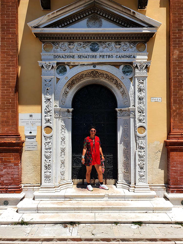 Venice italy burnt orange terracotta italy 2020 covid 19 summer gracie opulanza (3)RED 