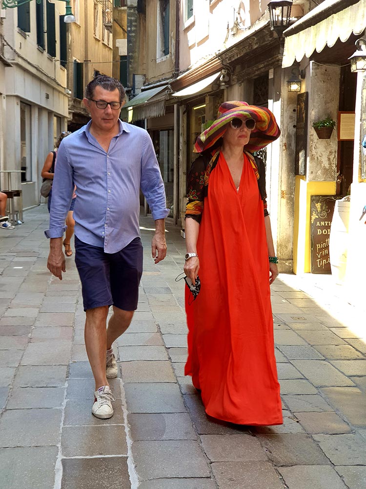 Venice Street style 2020 july covid 19 italy summer gracie opulanza (2) over size dresses