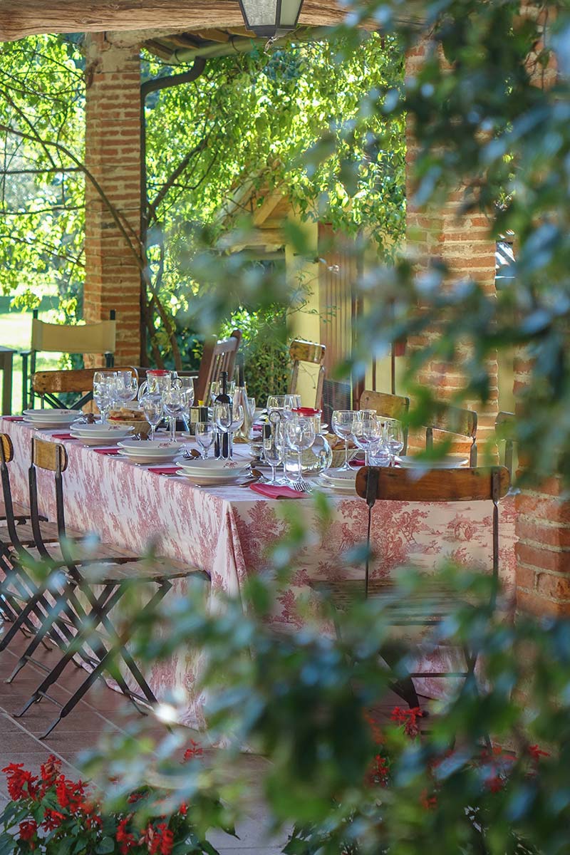 Fattoria Mansi Bernardo outdoor eating (10)