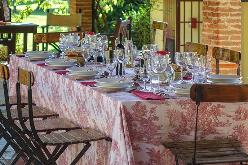 Fattoria Mansi Bernardo outdoor eating (6)