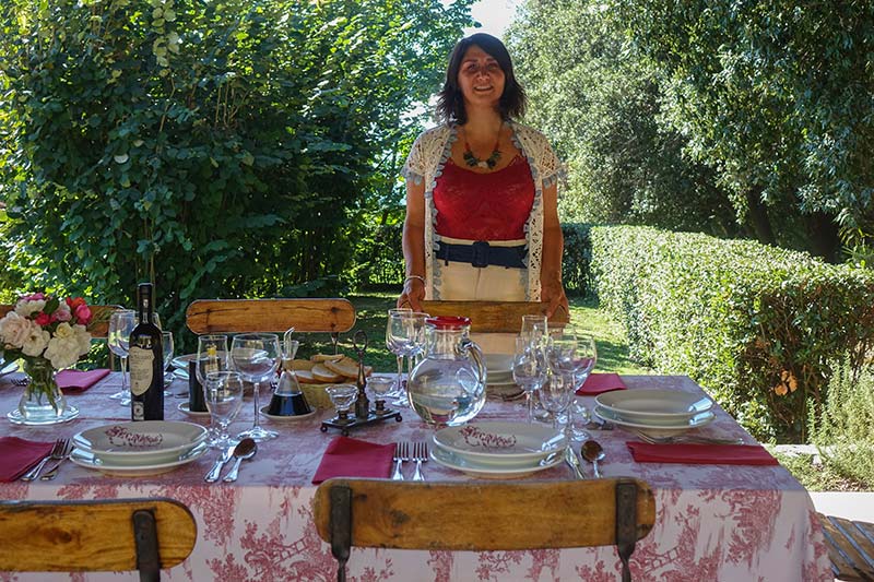 Fattoria Mansi Bernardo outdoor eating (1)
