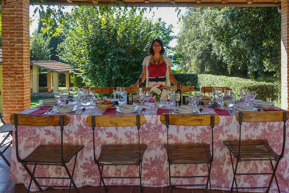 Fattoria Mansi Bernardo outdoor eating (6) Gracie Opulanza