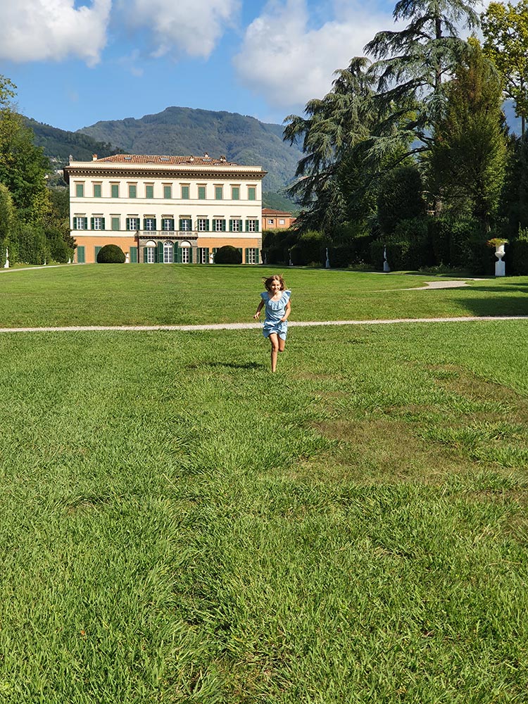 Children running at Villa Reale