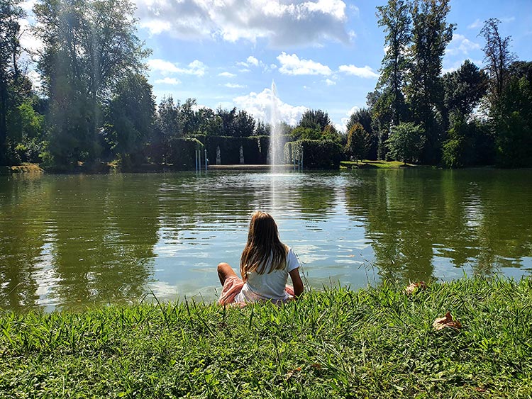 Children running at Villa Reale