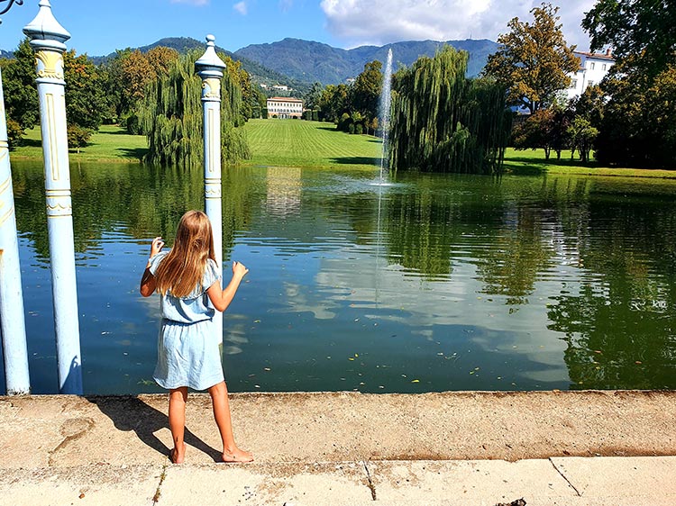Children running at Villa Reale