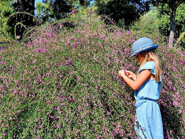 Children running at Villa Reale
