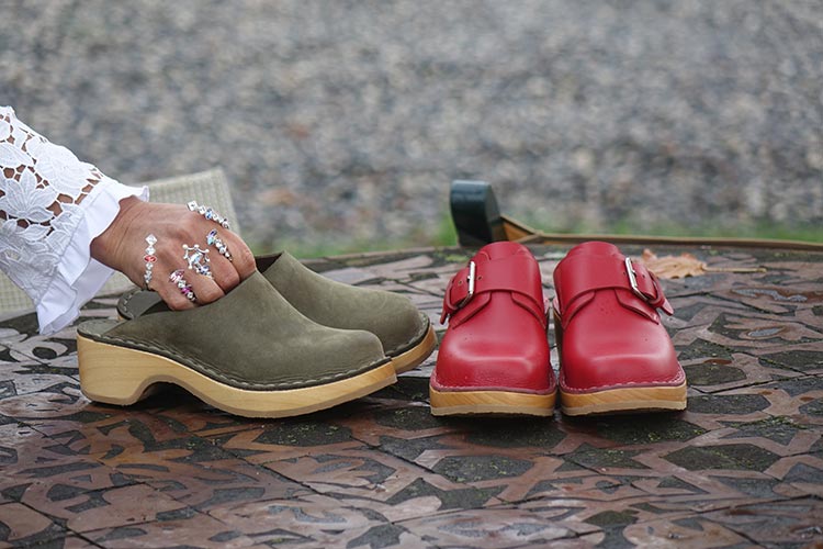 Caretti Clogs - Handcrafted Italian Leather Shoes1897 (2) Red Parrot, Pelle Ingrassata Deep Forest