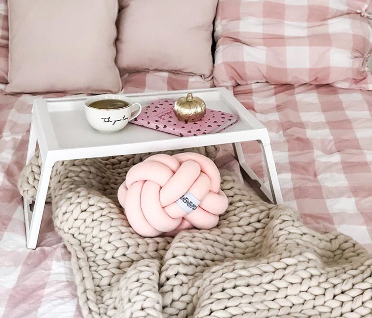 Eight Benefits Of A Weighted Blanket And Why It’s An Essential Bedroom Item 