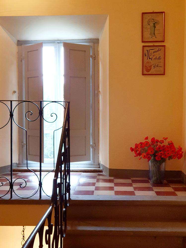 tiles 18th century villa for sale tuscany 2021 gracie opulanza italy (3)