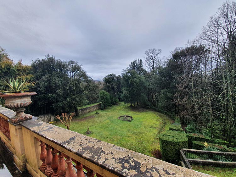 garden 18th century villa for sale tuscany 2021 gracie opulanza italy (3)