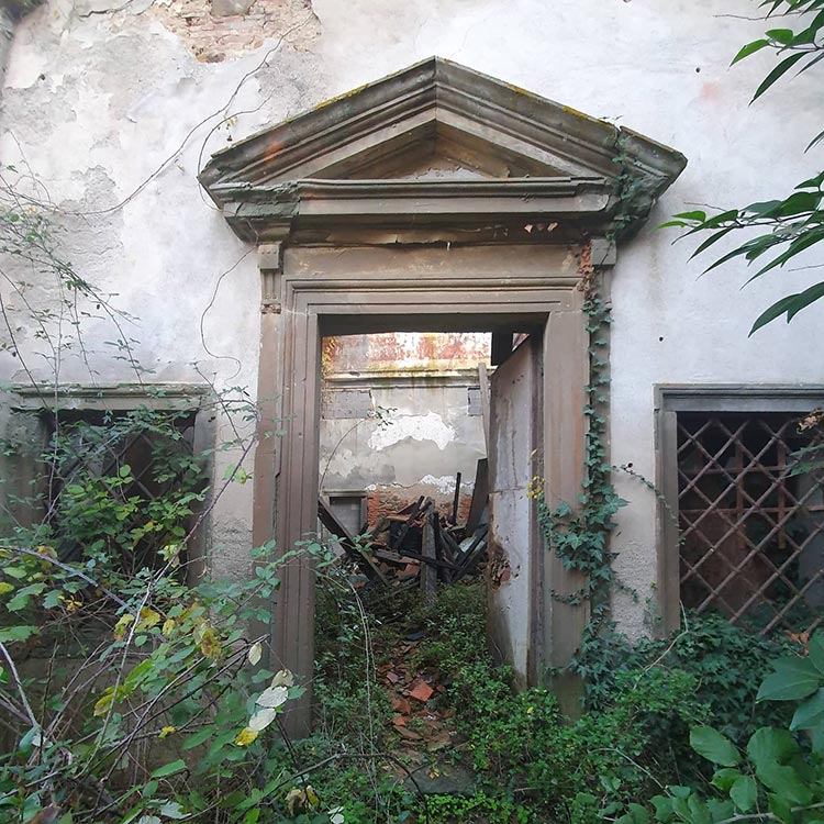 Villa Bottalli Abandoned Tuscany Itale Gracie Opulanza For sale real estate (2)