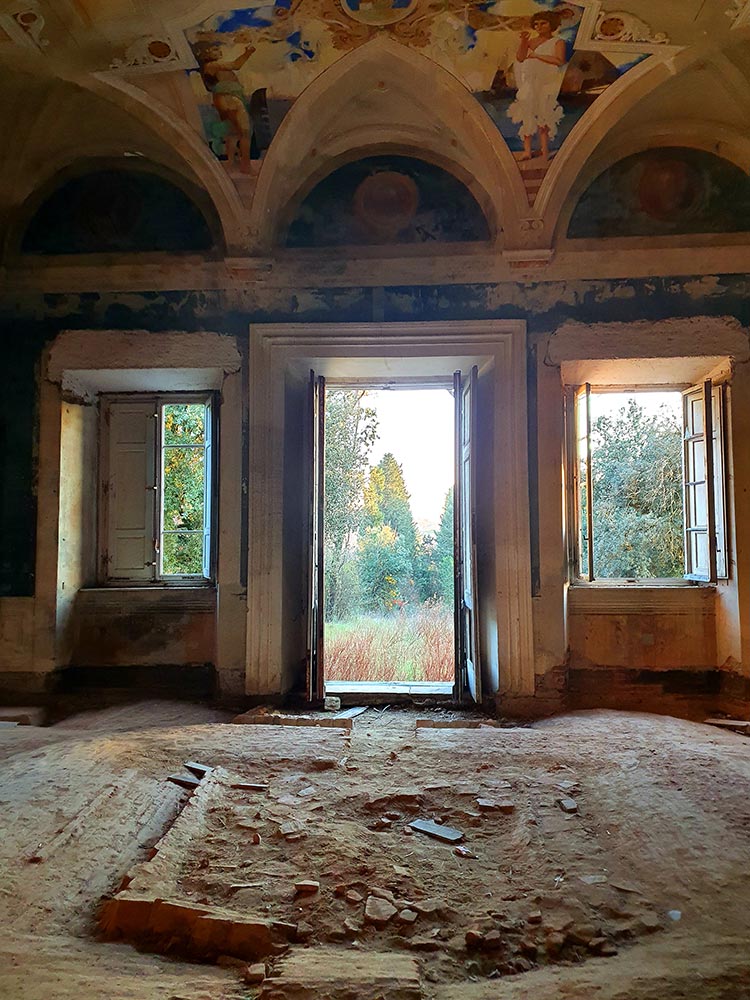 Villa Bottalli Abandoned Tuscany Itale Gracie Opulanza For sale real estate (2)