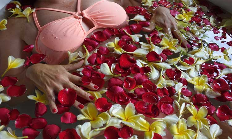 Rose petal spa and wellness decorations gracie opulanza 2020 (3)