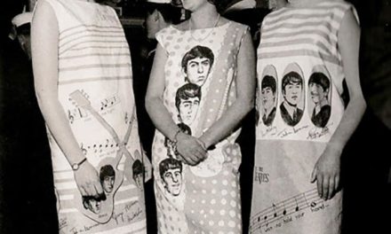 The “Ready to Tear” Trend of Paper Dresses