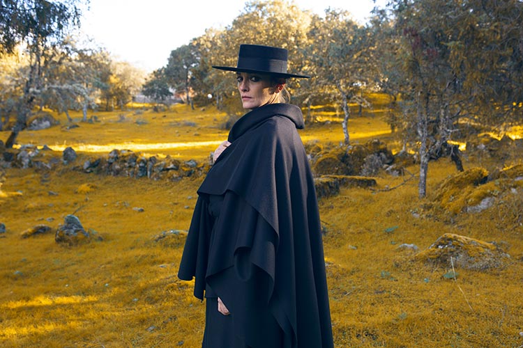 capes https://gracieopulanza.com/?s=lockdown black