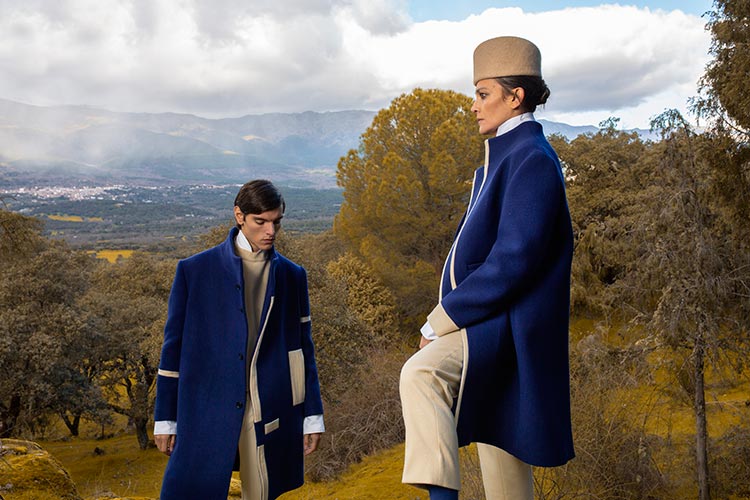 OTEYZA is a Spanish menswear 2021 Fashion Astocractic capes (2) costume design