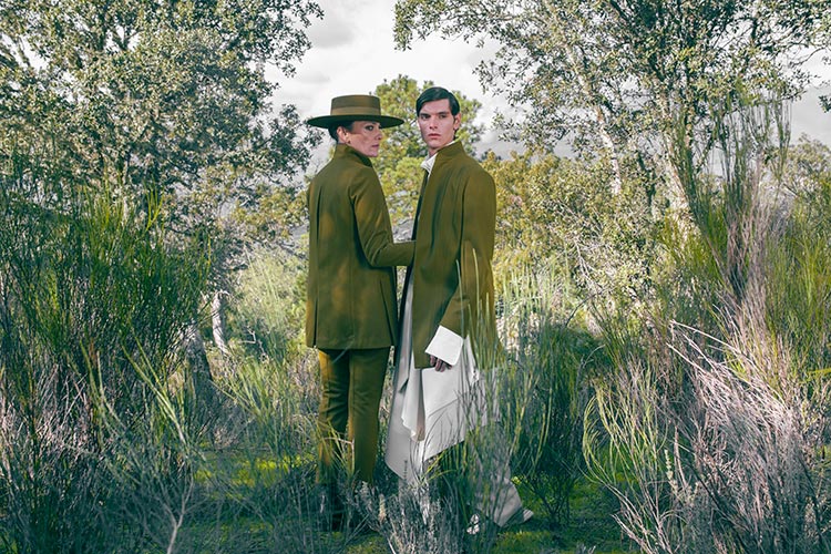 OTEYZA is a Spanish menswear 2021 Fashion Astocractic capes (2) costume design
