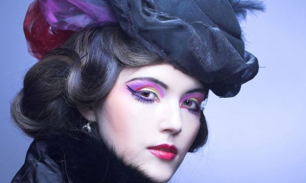 Hats Off To You – Vintage Style Tips