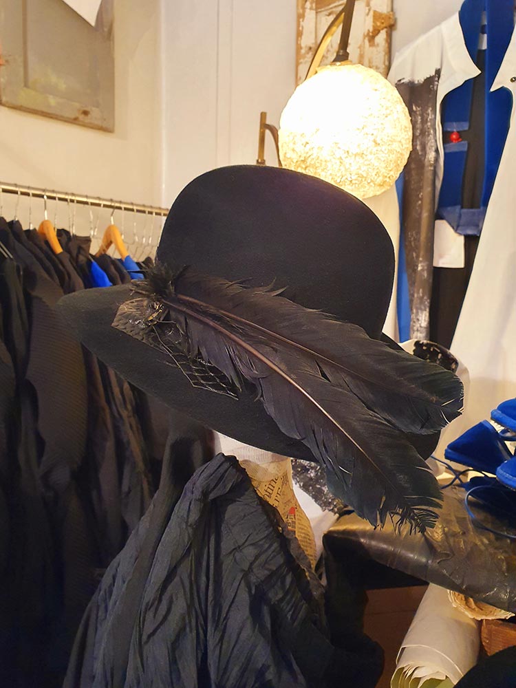 What to Wear Over Fifty - Layered Style Tips gracie opulanza 2021 fashion italy (2)