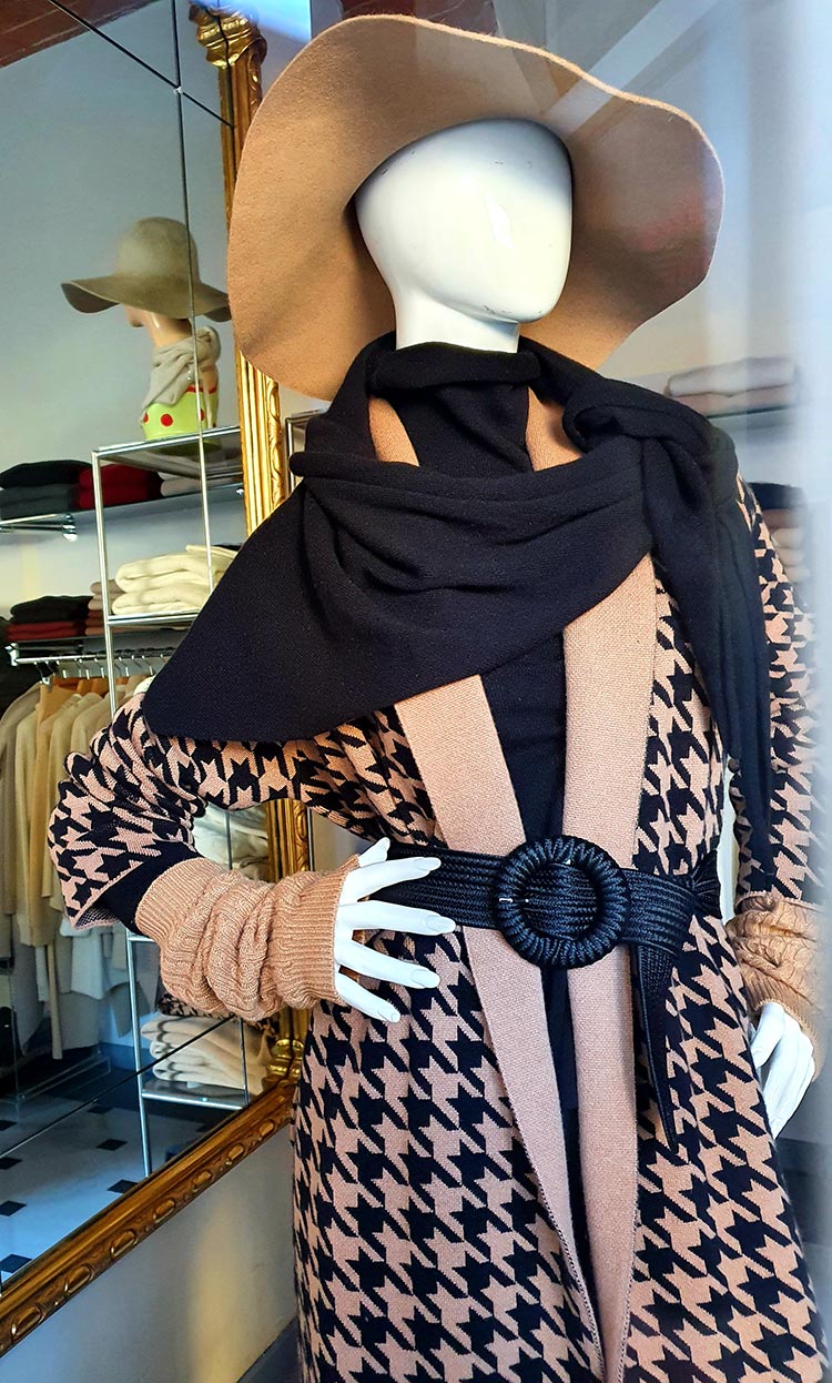 What to Wear Over Fifty - Layered Style Tips gracie opulanza 2021 fashion italy (2)