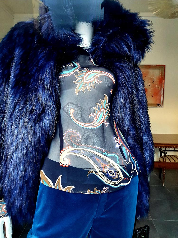 What to Wear Over Fifty - Layered Style Tips gracie opulanza 2021 fashion italy (2)