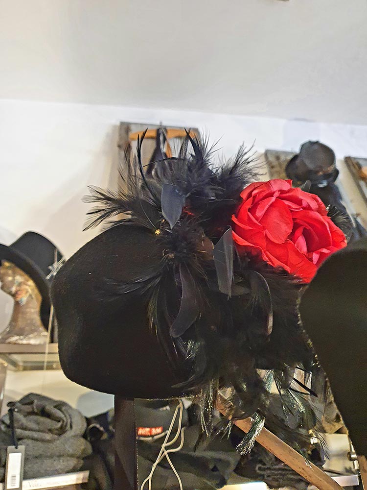 What to Wear Over Fifty - Layered Style Tips gracie opulanza 2021 fashion italy (2)