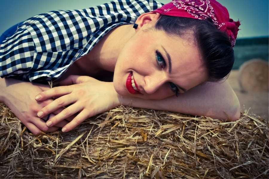How to Get the Rockabilly Look - Fashion, Hair & Makeup (4)