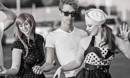 A Hazy, Lazy Vintage Summer – Retro Accessories for the Holidays