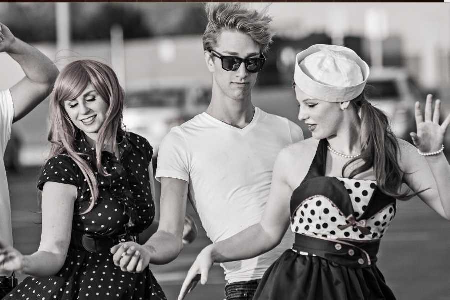 A Hazy, Lazy Vintage Summer – Retro Accessories for the Holidays