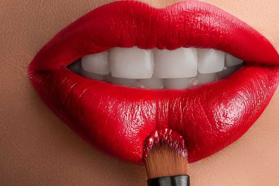 victory red lipstick