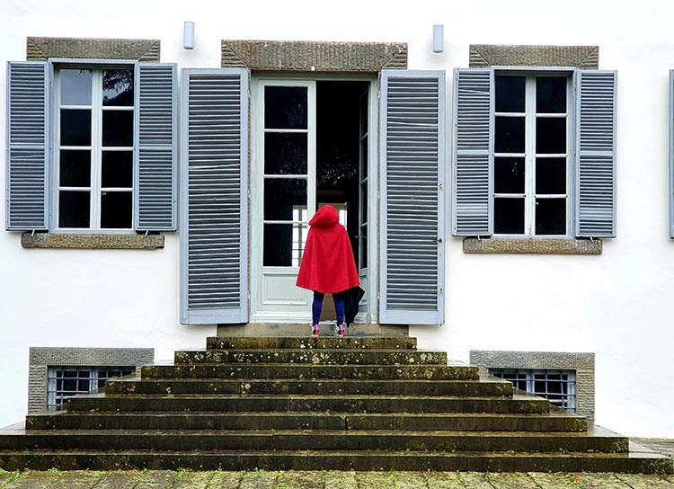 wool red cape Gracie Opulanza Tuscany bespoke (5)