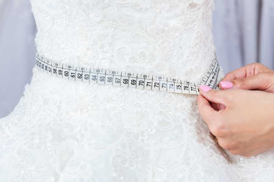 measuring a dress vintage